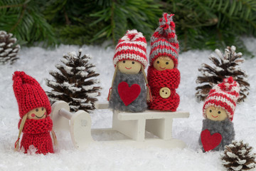 kleine Wichtel mit Schlitten