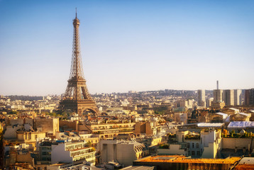 Fototapeta na wymiar Wieża Eiffla, Paryż, panoramiczny widok z Łuku Triumfalnego