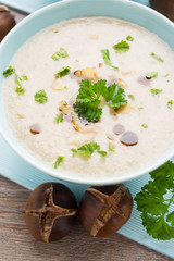 Cremesuppe aus frischen Maroni