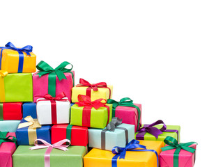 Geschenke vor weißem Hintergrund