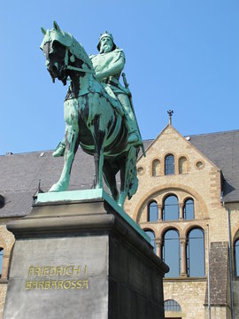 Kaiser Friedrich Barbarossa Statue - Kaiserpfalz Goslar