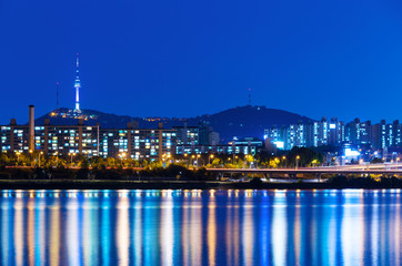 Fototapeta na wymiar Seul w nocy