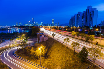 Fototapeta na wymiar Urban city and busy traffic in Seoul