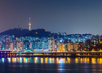 Fototapeta na wymiar Seul panoramę miasta w nocy