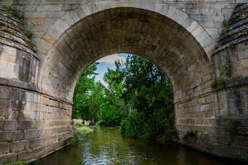 Fototapeta na wymiar Under a Roman bridge