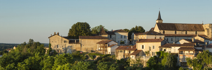 Fototapeta na wymiar panorama Aubeterre
