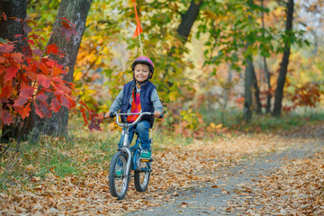 Fototapeta na wymiar Little boy on bicycle