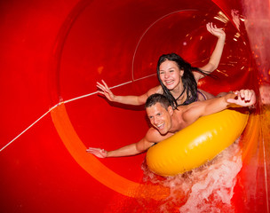 Spaß in der Wasserrutsche
