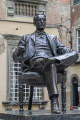 Fototapeta na wymiar Puccinidenkmal w Lucca