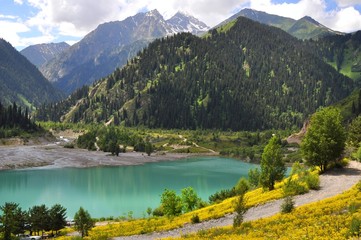 Fototapeta na wymiar Natura Kazachstanu - Jezioro Issyk