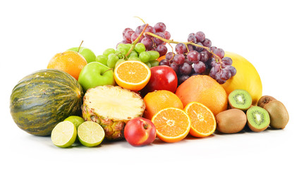 Obraz premium Skład z rozmaitością owoc odizolowywać na bielu