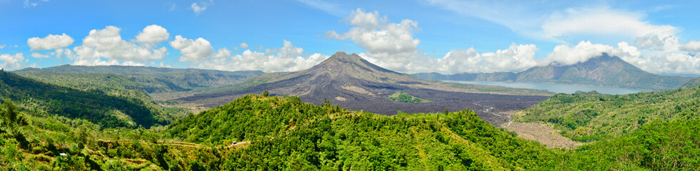 Fototapeta na wymiar Panoramic view of Batur volcano in the sunshine day