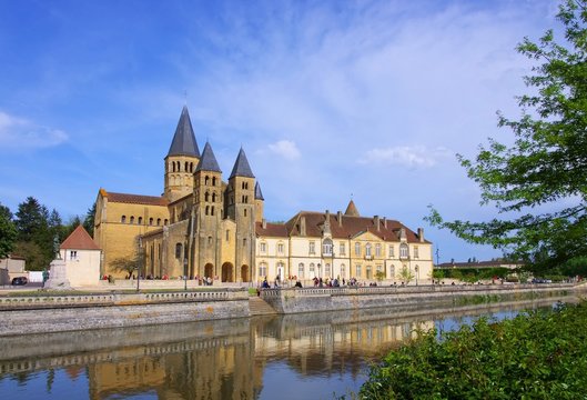 Paray-le-Monial Sacre-Coeur 09