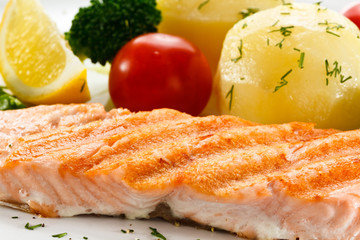 Grilled salmon and vegetables