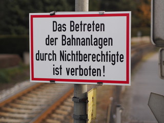 Betreten der Bahnanlagen verboten!