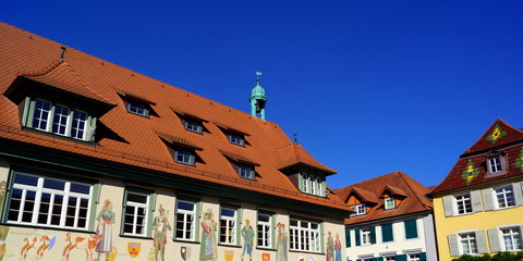 Fototapeta na wymiar Haslach ( Schwarzwald ) - Stadtpanorama m.Rathaus links