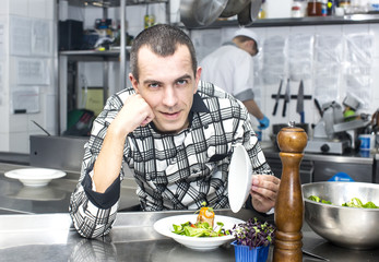 Fototapeta na wymiar chef preparing food in the kitchen at the restaurant
