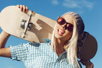Happy skater girl © Kaponia Aliaksei