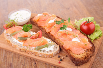 bread with salmon