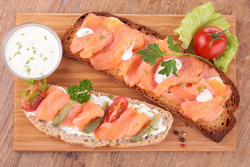 bread with salmon
