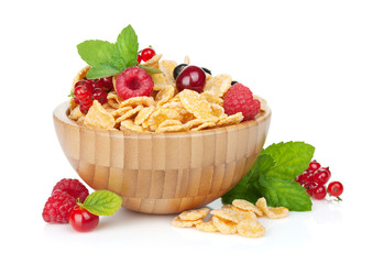 Fresh corn flakes with berries