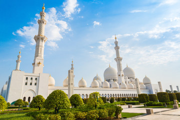 Fototapeta na wymiar Sheikh Zayed Wielki Meczet w Abu Dhabi, stolicy jednostki