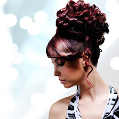 Naklejka premium Face of beautiful woman with fashion hairstyle and glamour makeu