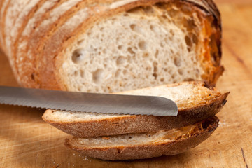 Sliced ​​bread on a wooden board