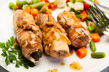 Beef rolls and vegetables
