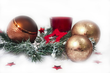 Weihnachtskugeln iin gold