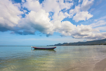Obraz premium Boat in the tropical sea.