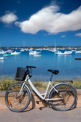 Obraz premium Formentera bicycle at Estany des Peix lake