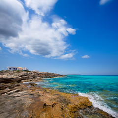 Fototapeta na wymiar Skala Es Calo Sant Agusti Plaża w Formentera