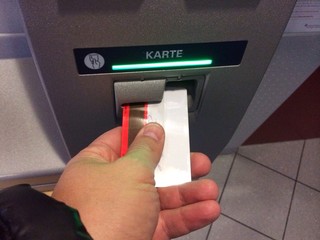 Am Geldautomat