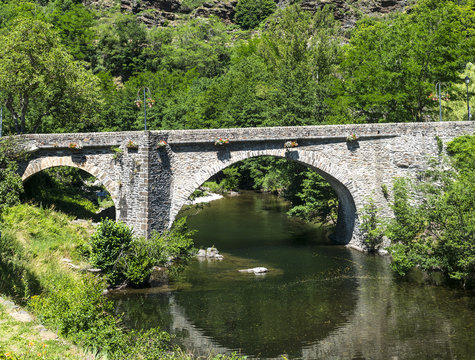 Cevennes: old bridge