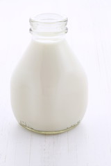 Fresh organic  milk pint