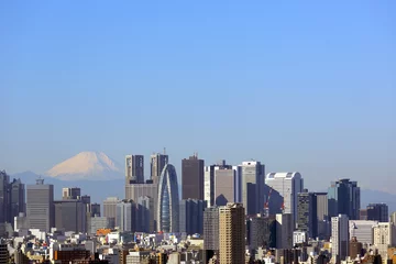 Zelfklevend Fotobehang 東京都心から見える、冠雪した富士山と新宿高層ビル群（2013年11月） © oka