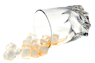 Verre d'alcool renversé