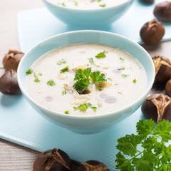Cremige Maroni-Suppe