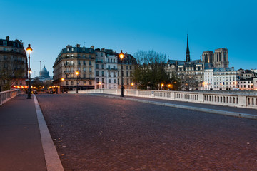 Fototapeta na wymiar Pont Louis-Philippe, Paris, France