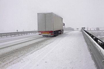 Obraz na płótnie Canvas Autostrada śnieżna
