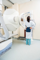 Obraz premium Patient Getting Chest Xray
