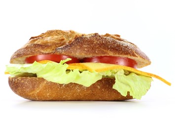 Käsebrötchen isoliert auf weißem Hintergrund