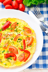 Omelet with paprika, tomato and herbs