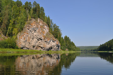 Fototapeta na wymiar Yellow rock on the Chusovaya River