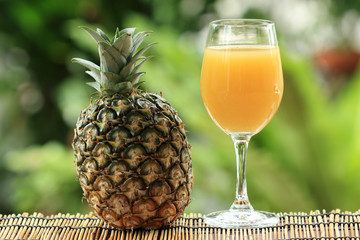 Naklejki  Świeży ananas i sok