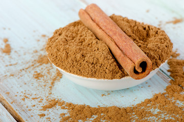 Cinnamon sticks and powder