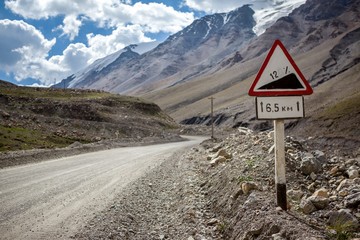 Gradient road sign