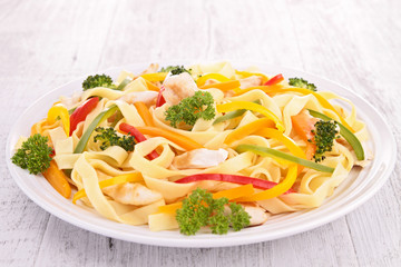 tagliatelle with chicken and vegetables