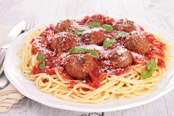 spaghetti with meatballs and tomato sauce